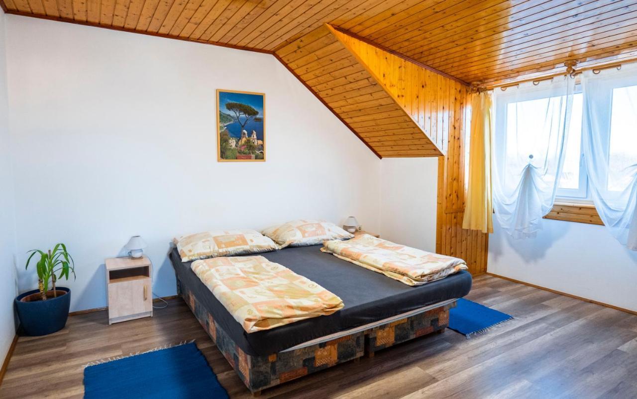 Kis Teniszhaz Ordacsehi Buitenkant foto