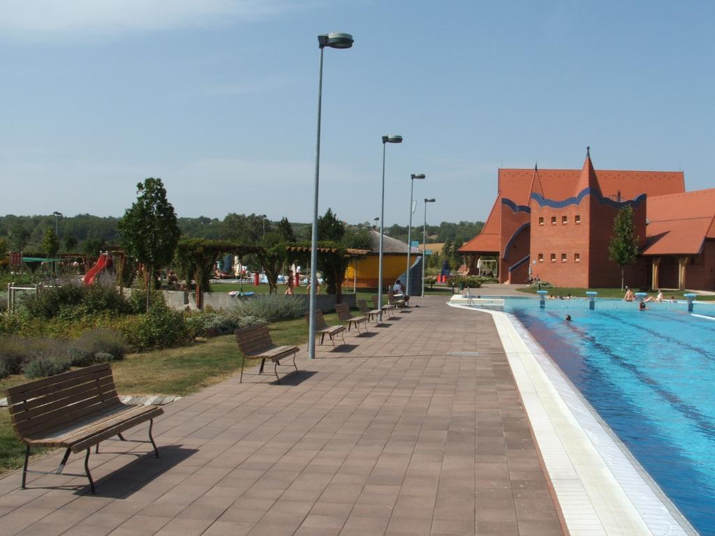 Kis Teniszhaz Ordacsehi Buitenkant foto